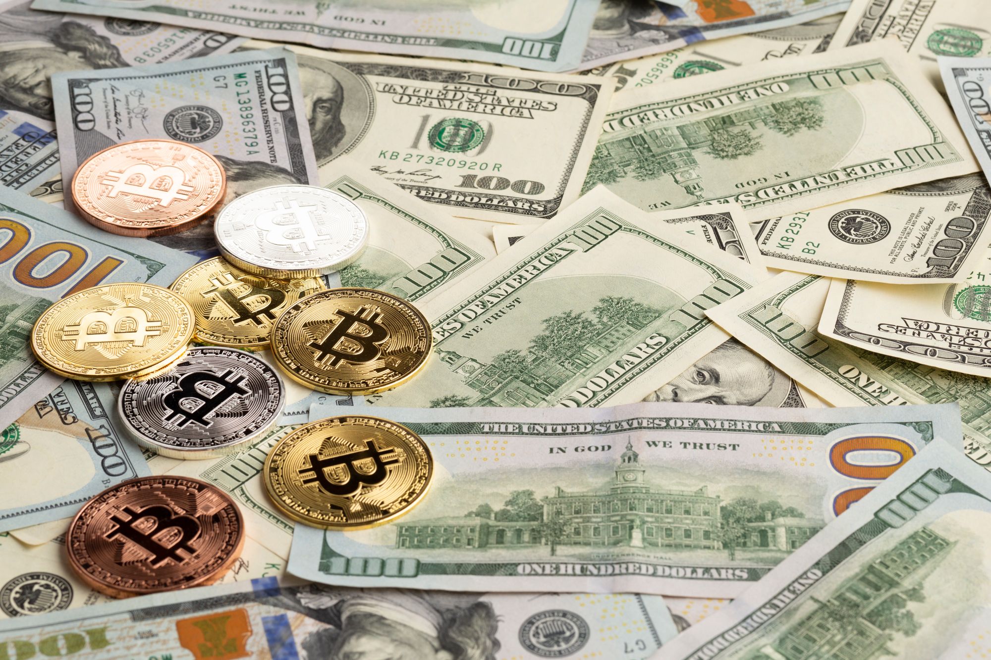 Peter Schiff: 'Digital Currencies Will Replace Fiat, but not Bitcoin'